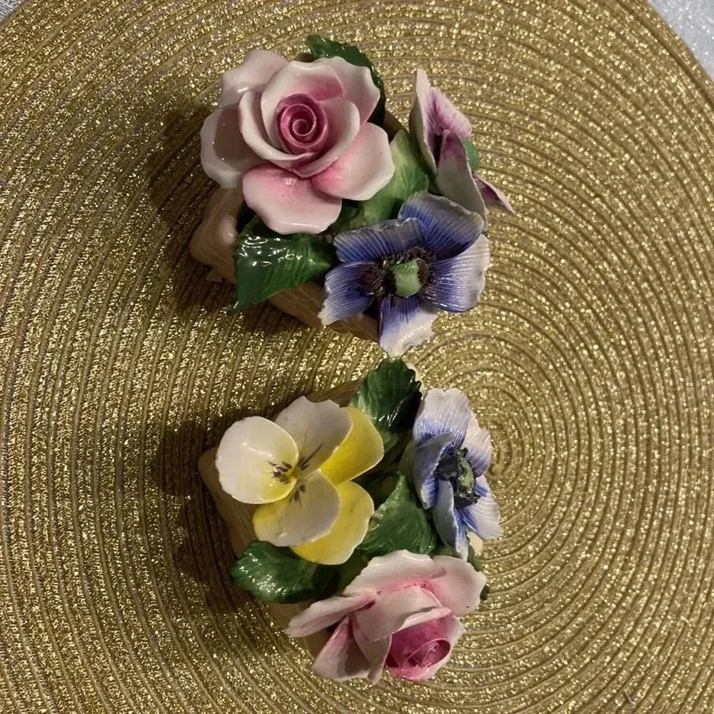 𝅺crown ROYAL * BONE CHINA FLOWER BOUQUET / FLORAL 3 LEGGED PAIR POTS ~ ENGLAND
